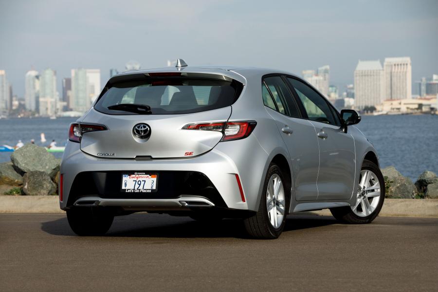  Toyota Corolla SE Hatchback 2018 года  (NA) (фото 3 из 30)